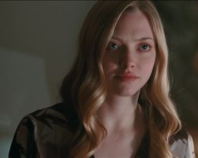 Amanda Seyfried hot, Julianne Moore nude - Chloe (2009)
