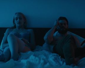 Jemima Kirke, Lola Kirke. Julie McCullough nude - Untogether (2018)