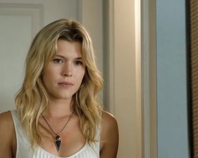 Kaniehtiio Horn nude – Embrace of the Vampire (2013)