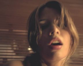 Jasmin Lord nude - Blutsschwestern - Jung, magisch, todlich (2013)