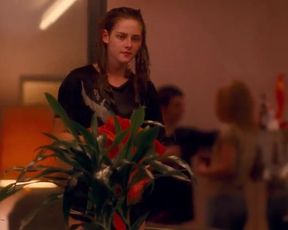 Kristen Stewart Sexy - Adventureland (2009)