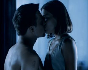 Laura Malmivaara, Irina Bjorklund, Matleena Kuusniemi, Jaana Jarvinen nude - Levottomat (2000)