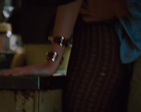 Anne Hathaway Sexy for 'Love and Other Drugs'