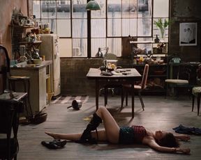 Anne Hathaway Sexy for 'Love and Other Drugs'