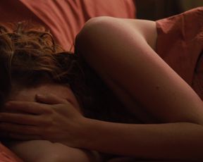 Anne Hathaway Sexy for 'Love and Other Drugs'