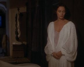 Laura Antonelli, Clelia Rondinella Nude - La Venexiana (1986)