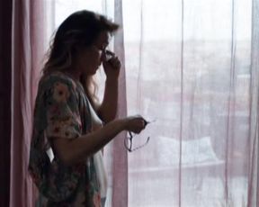 Lucia Mascino, Valentina Belle - Amori Che Non Sanno Stare Al Mondo (2017)