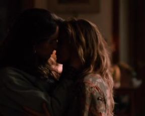 Lucia Mascino, Valentina Belle - Amori Che Non Sanno Stare Al Mondo (2017)