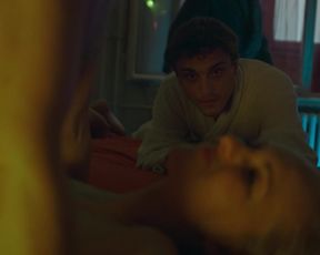 Theresa Stork, Erica Herbolds - Fikkefuchs (2017) Naked movie scene