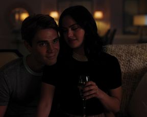 Lili Reinhart, Camila Mendes - Riverdale s04e02 (2019)