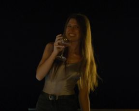 Sarah Bonrepaux, Alice David nude - Monsieur Je-Sais-Tout (2018)