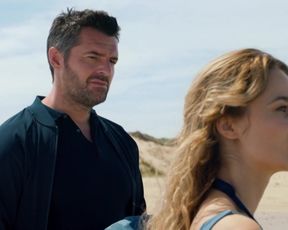 Sarah Bonrepaux, Alice David nude - Monsieur Je-Sais-Tout (2018)