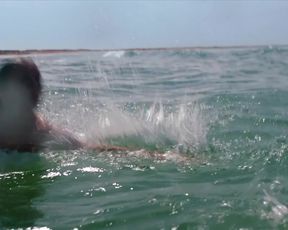 Laura Kajer nude - Badehotellet s06e01 (2019)