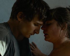 Tihana Lazovic, Lukrecija Tudor nude - Zvizdan (2015)