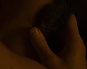 Paula Beer nude - Le chant du loup (2019)