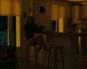 Paula Beer nude - Le chant du loup (2019)