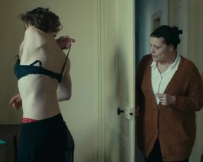 Julie Moulier nude - Nos vies formidables (2019)