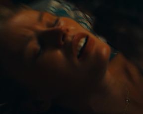 Danika Yarosh - The Purge s02e03 (2019)