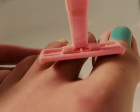 Carla Juri, Pia Rover nude, Marlen Kruse, Anna Konig naked - Feuchtgebiete (2013)