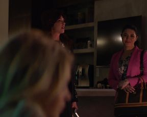 Kelli Berglund nude - Animal Kingdom s04e05 (2019)