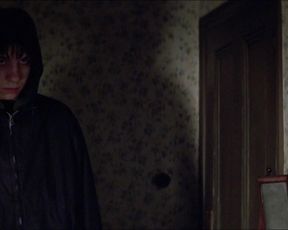 Lara Belmont nude - The War Zone (1999)