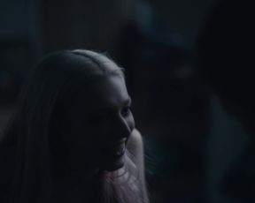 Barbie Ferreira, Hunter Schafer, Alexa Demie nudity in TV movie 'Euphoria'