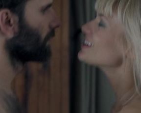 Emilia Komarnicka naked - 80 milionow (2011)