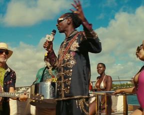 Isla Fisher nude - The Beach Bum (2019)