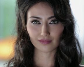 Chasty_Ballesteros_-_Hot_Bot (2016)