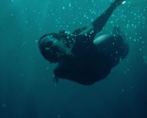 Eline Powell nude - Siren s02e01 (2019)