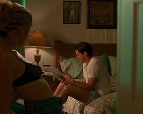 Elisabeth Shue Sexy - The Trigger Effect (1996)