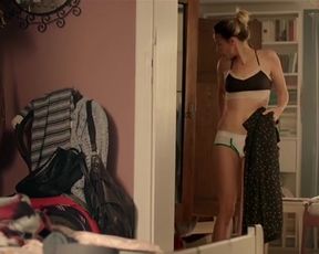 Jytte-Merle Böhrnsen nude, Luise Heyer sexy - Einmal bitte Alles (2017)