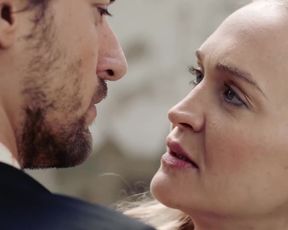 Johanna von Gutzeit nude - Team Alpin s02e01 (2019)