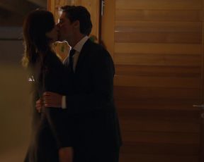 Catrinel Marlon nude - La Porta Rossa s01e05 (2017)