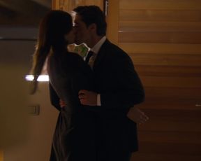 Catrinel Marlon nude - La Porta Rossa s01e05 (2017)