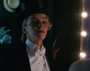 Geena Davis nude - Glow s03e09 (2019)