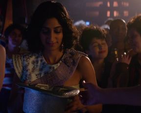 Geena Davis nude - Glow s03e09 (2019)