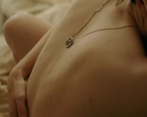 Stacy Martin nude - Joueurs (2018)