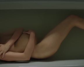 Henrike von Kuick, Aylin Tezel Nude - Am Himmel der Tag (2012)
