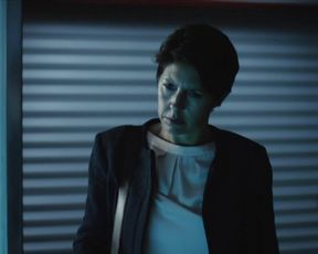 Ruth Becquart, Naomi Velissariou - Chaussee d'Amour s01e02 (2016) Naked scenes