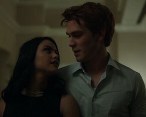 Lili Reinhart – Riverdale s01e13 (2017)