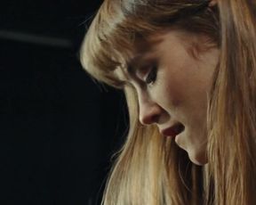 Lucy Gordon Nude - Gainsbourg (2010)