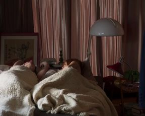 Claudia Eisinger, Svenja Jung nude - Zarah Wilde Jahre (2017) (Season1, Episode4)