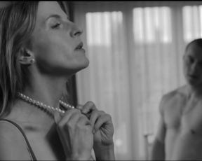 Suzan Erentok nude - Toro (2015)