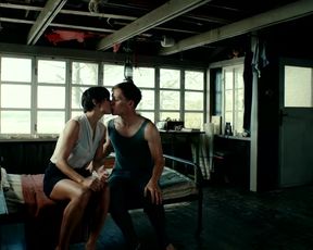 Julia Koschitz nude - Schweigeminute (2016)