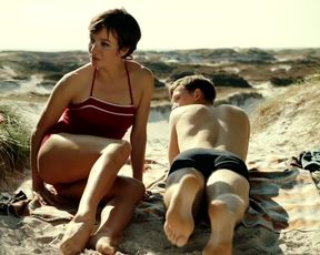 Julia Koschitz nude - Schweigeminute (2016)