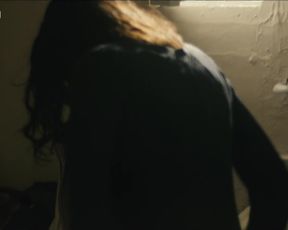 Nailia Harzoune - Renaitre (2015) Nude of staging scene