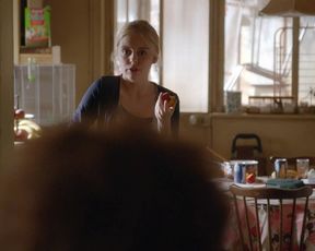 Virginie Efira - Une famille a louer (2015) Сut erotic scene