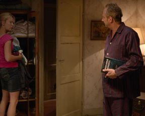 Virginie Efira - Une famille a louer (2015) Сut erotic scene