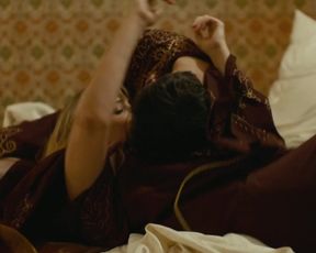 Laura Tonke naked - Zwei im falschen Film (2017)